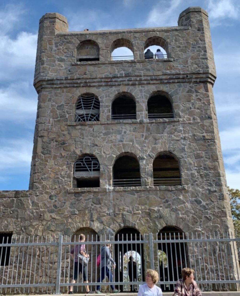 This is the Sleeping Giant’s lookout tour.