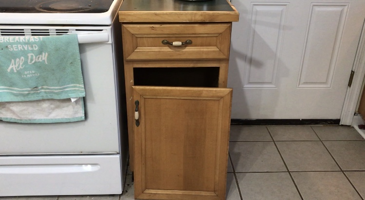 A broken cabinet located in one of Quinnipiac’s off campus properties on New Road.