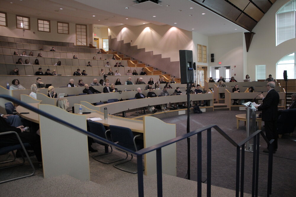 People in the Mount Carmel auditorium sat as Murray gave an introduction highlighting everything from how he got started as a journalist at 9, and what he believes the solutions are to keeping journalism accurate and safe in the future.