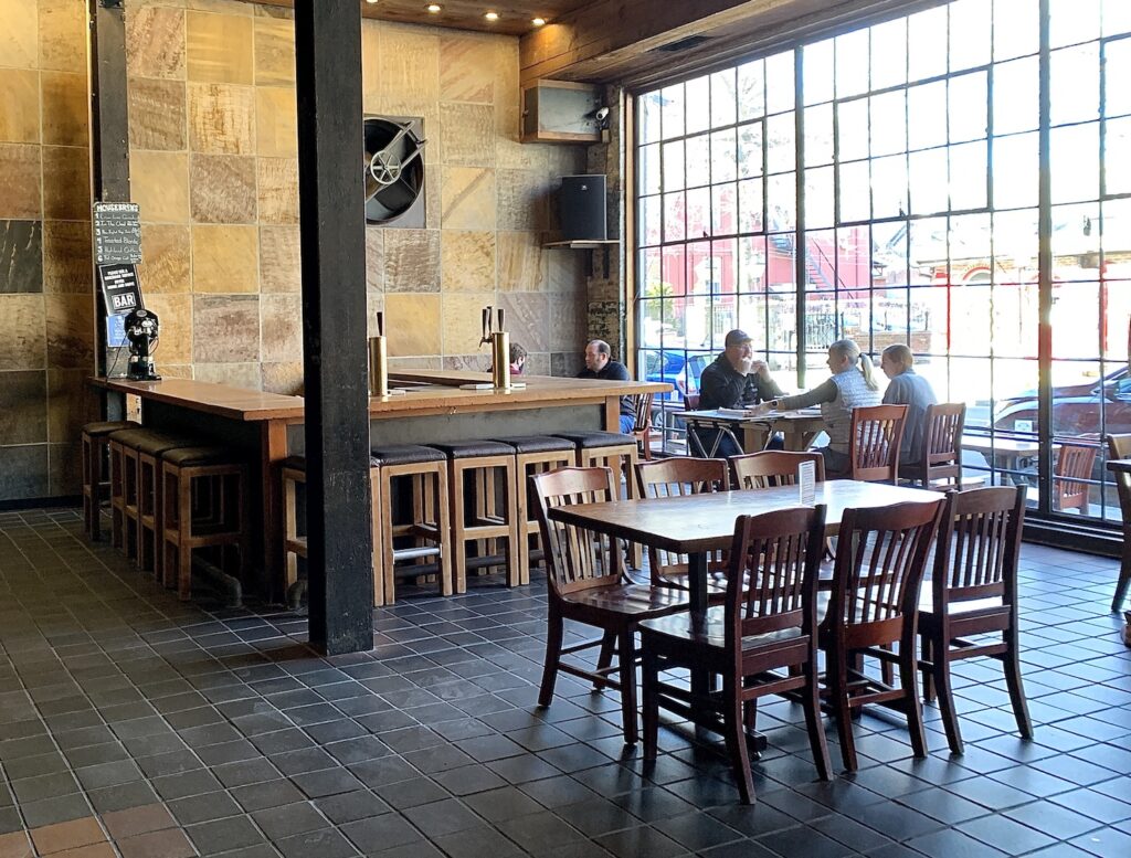 BAR_indoor_seating