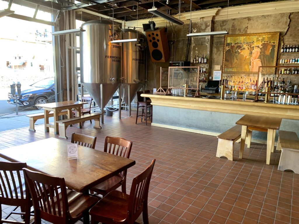 BAR_indoor_seating_2