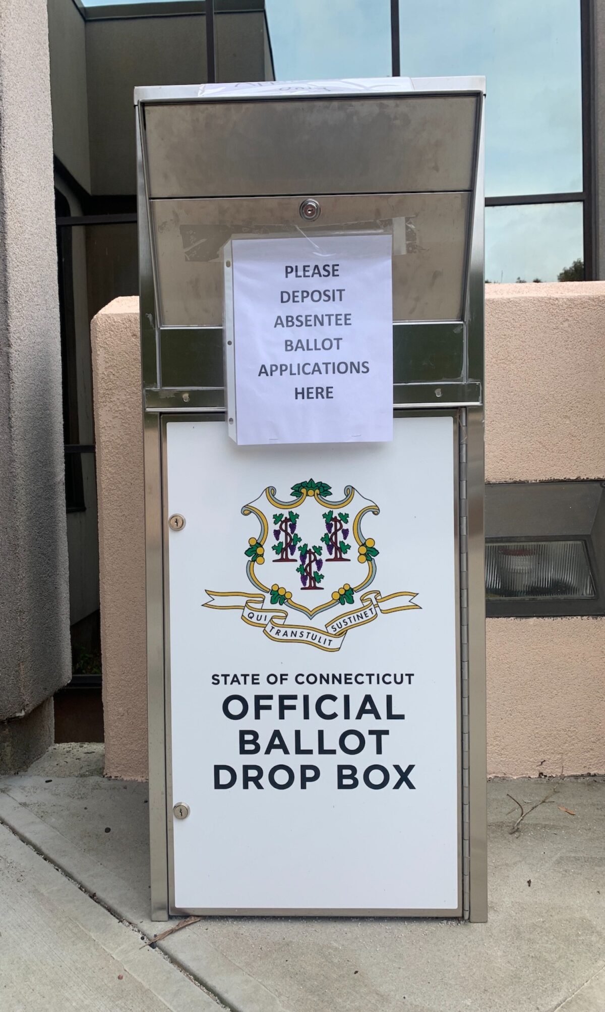 Drop boxes are appearing around Hamden for voters to drop off their absentee ballot. (Photo by Yanni Tragellis)