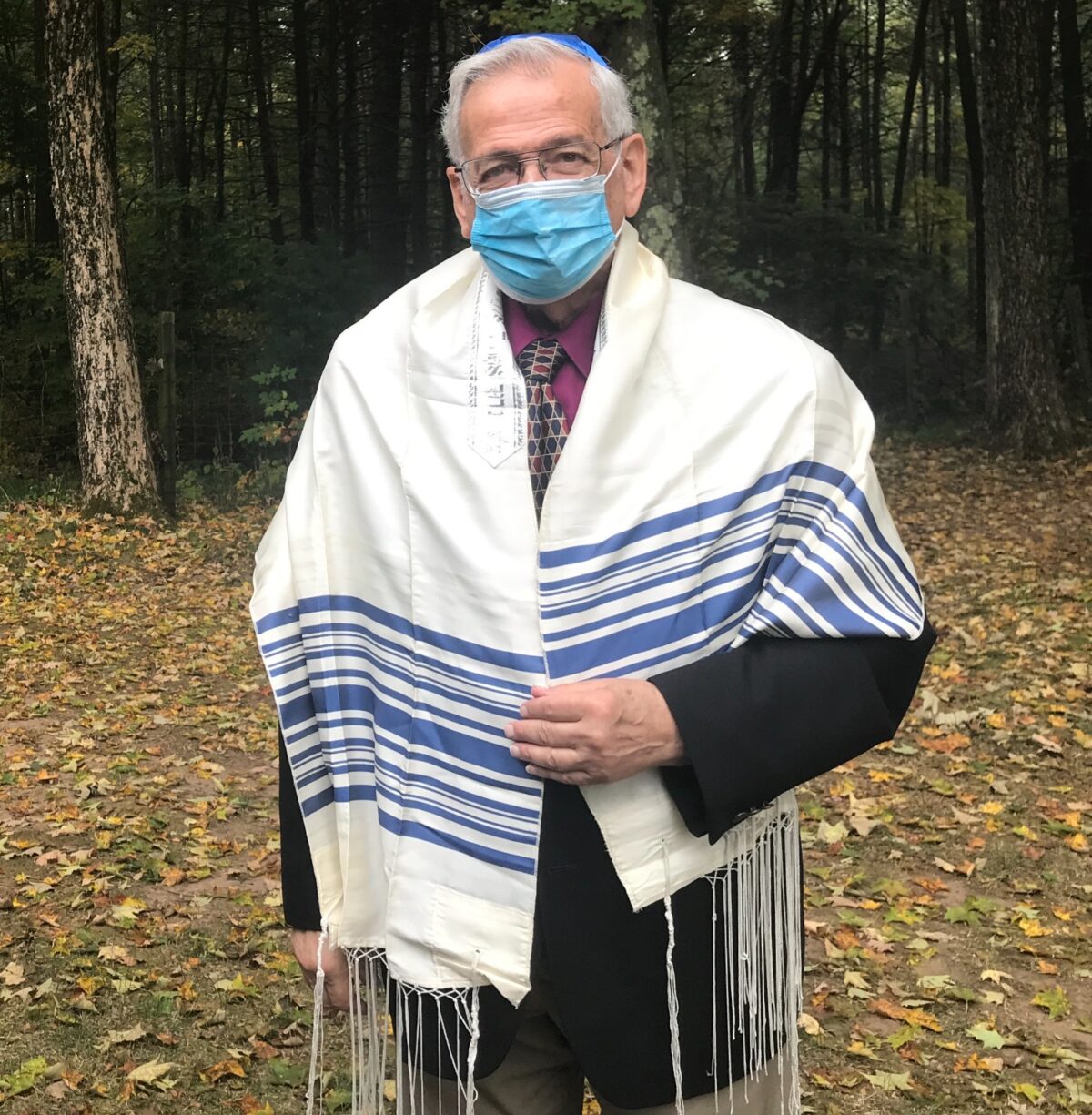 Kenn Venit, a former Quinnipiac professor of 19 years, gave a sermon at the Yom Kippur service on Sept. 28. (Photo by Stephen MacLeod)