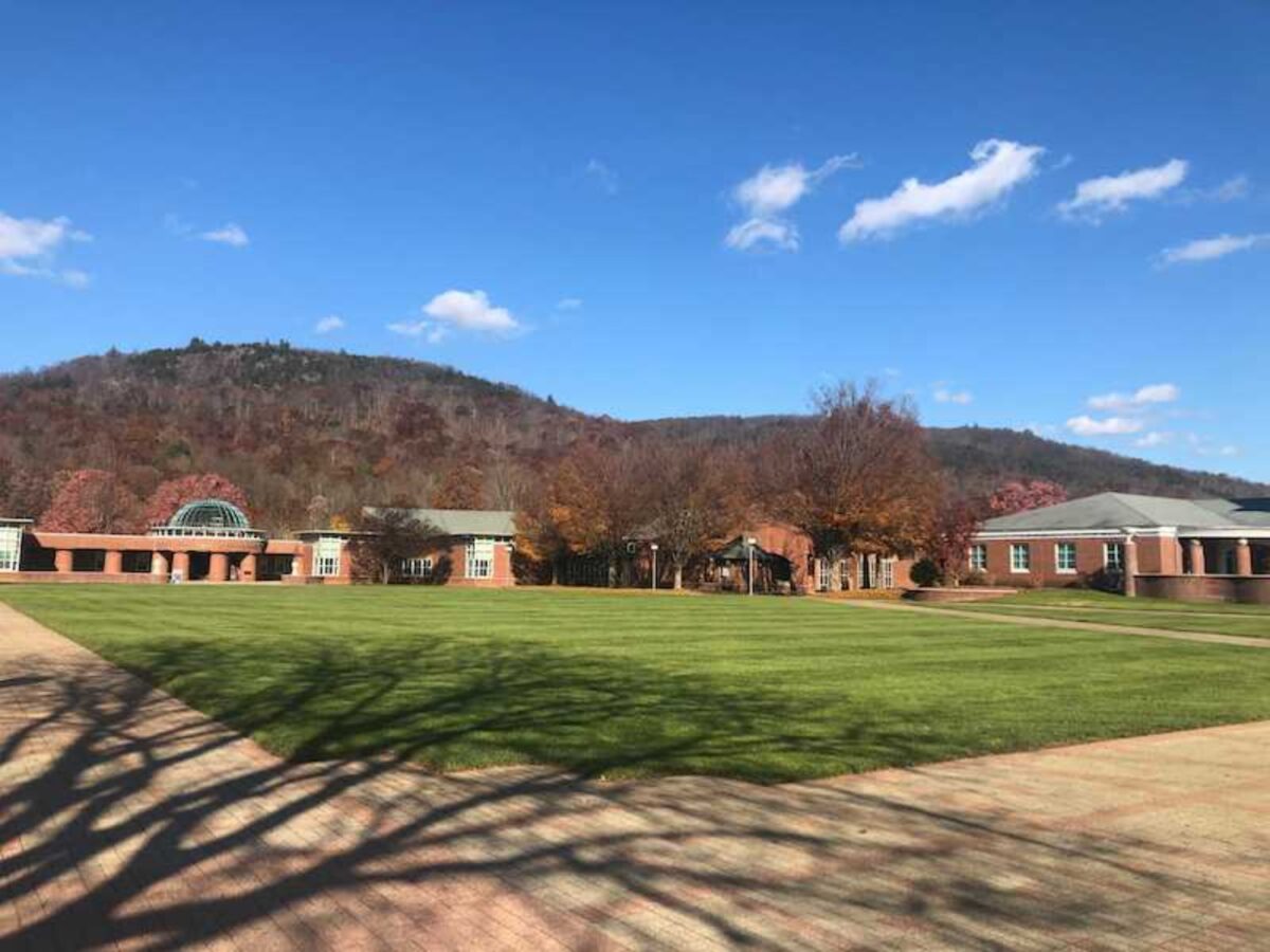 Quinnipiac hotspots have started to grow empty as students continue to leave campus early amid a strict quarantine. (Marianna Rappa)