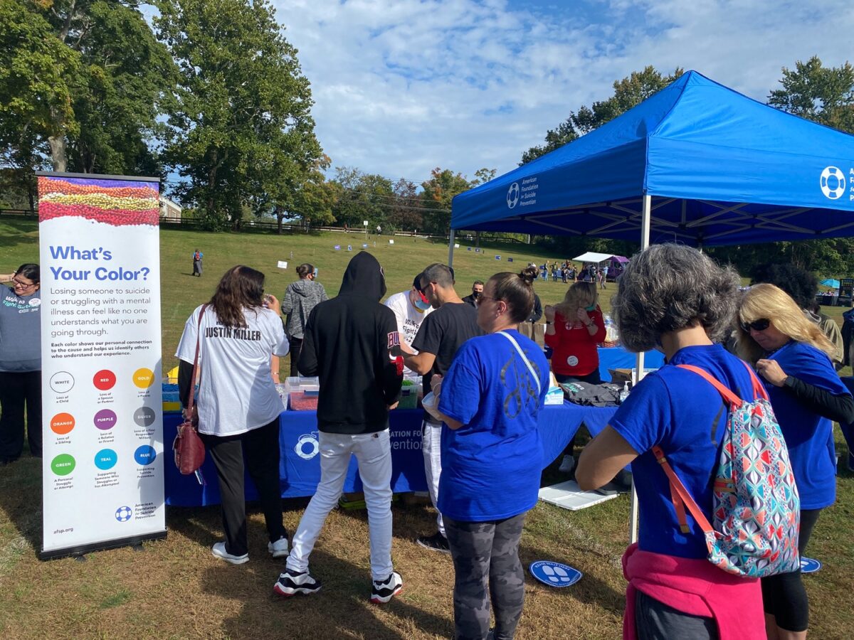 Guests line up to pick out their honor beads at the AFSP’s Out Of The Darkness Walk. Photo by Dalton Rice