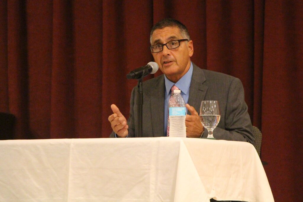 Republican nominee Ron Gambardella answers a question at the First Hamden Mayoral Debate on Oct. 13 (Photo by Chatwan Mongkol)