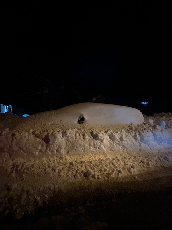 Hamden vehicle completely submerged in snow Feb. 23. Photo by Kian Loveday